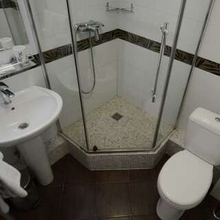 Гостиница Центр Симферополь ПОЛУЛЮКС (ДВУХКОМНАТНЫЙ)-4