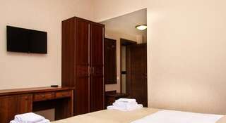 Гостиница Центр Отель Симферополь Двухместный номер Делюкс с 1 кроватью и душем-3