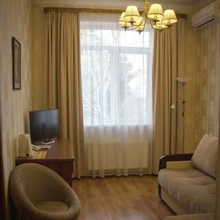 Гостиница Центр Симферополь ПОЛУЛЮКС (ДВУХКОМНАТНЫЙ)-2